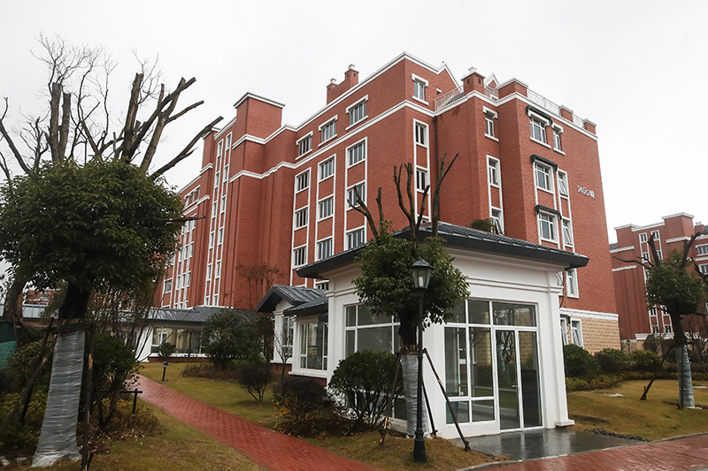 天泉湖(hú)養老社區(qū)